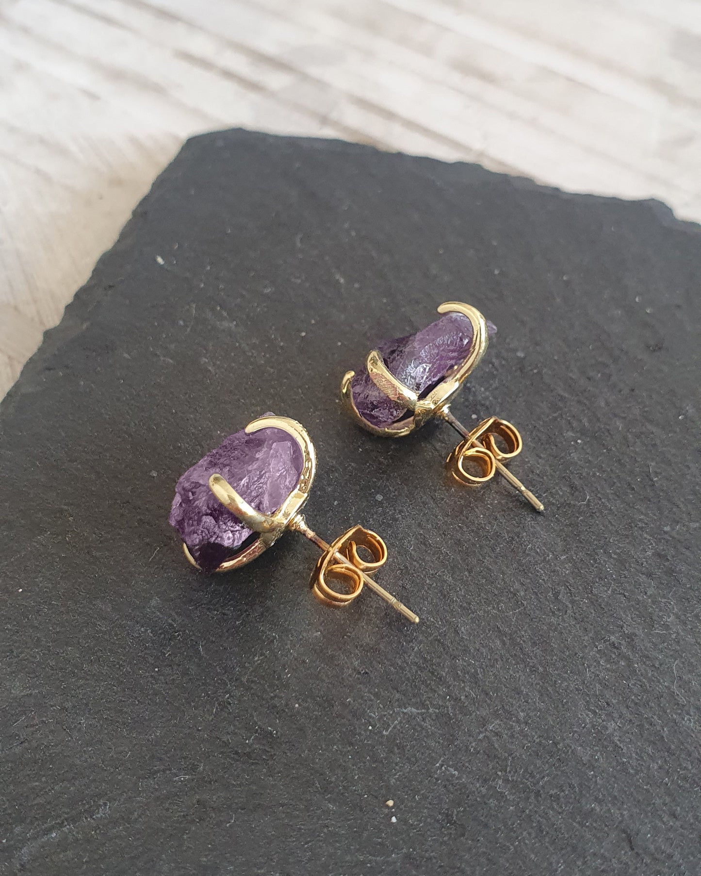 עגילי אגם סגולים