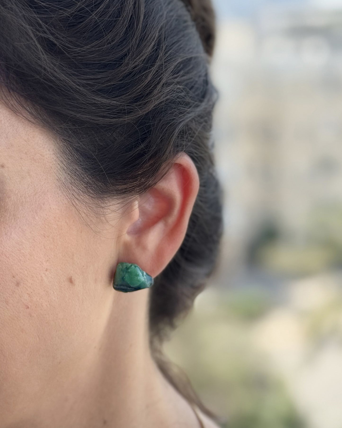 עגילי אמרלד אסימטריים