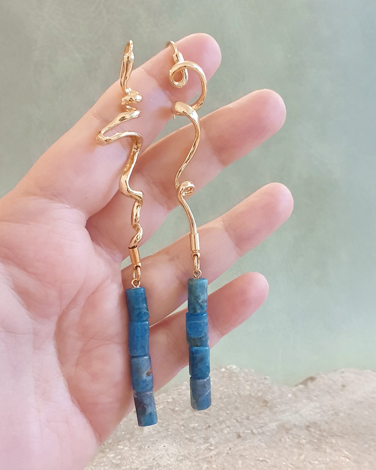 עגילי רוח כחולים